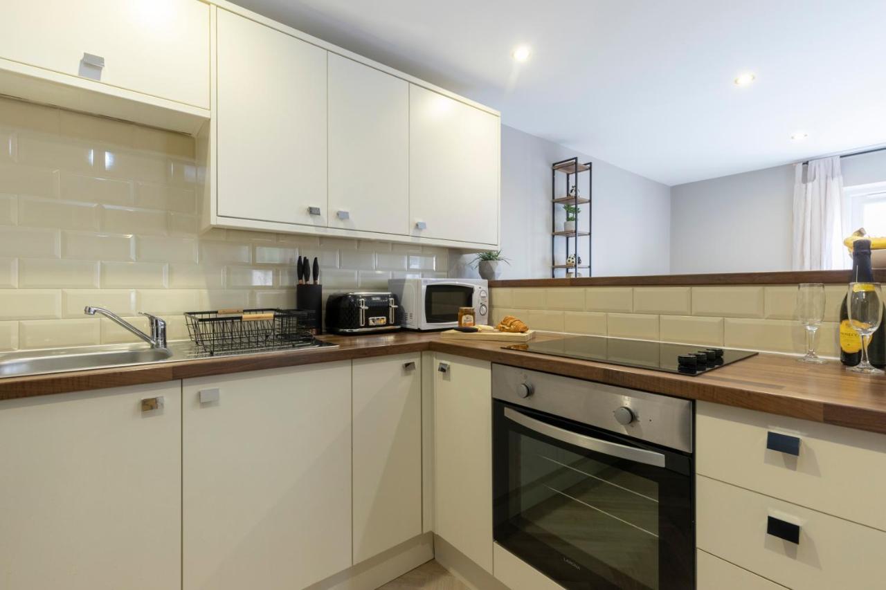 Elliot Oliver - 2 Bedroom Garden Apartment With Parking Cheltenham Esterno foto