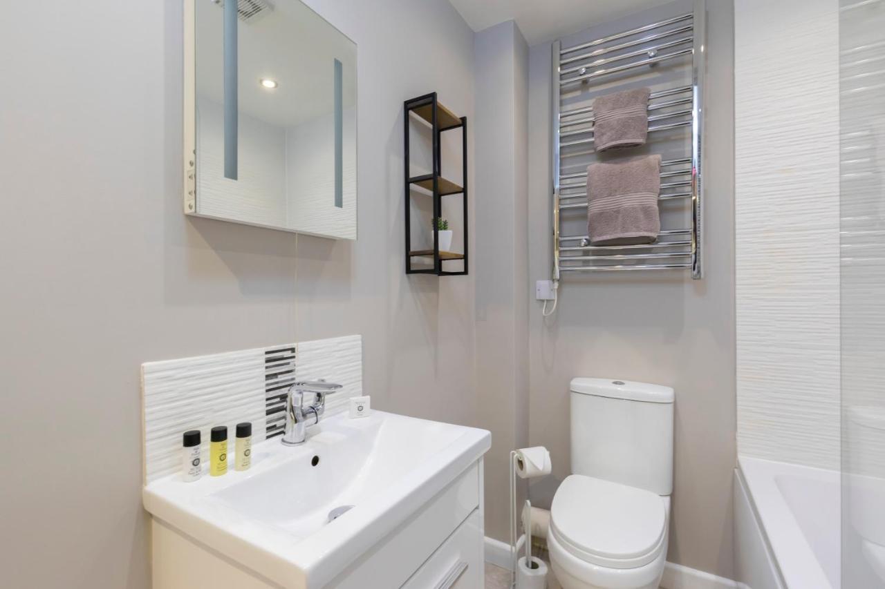 Elliot Oliver - 2 Bedroom Garden Apartment With Parking Cheltenham Esterno foto