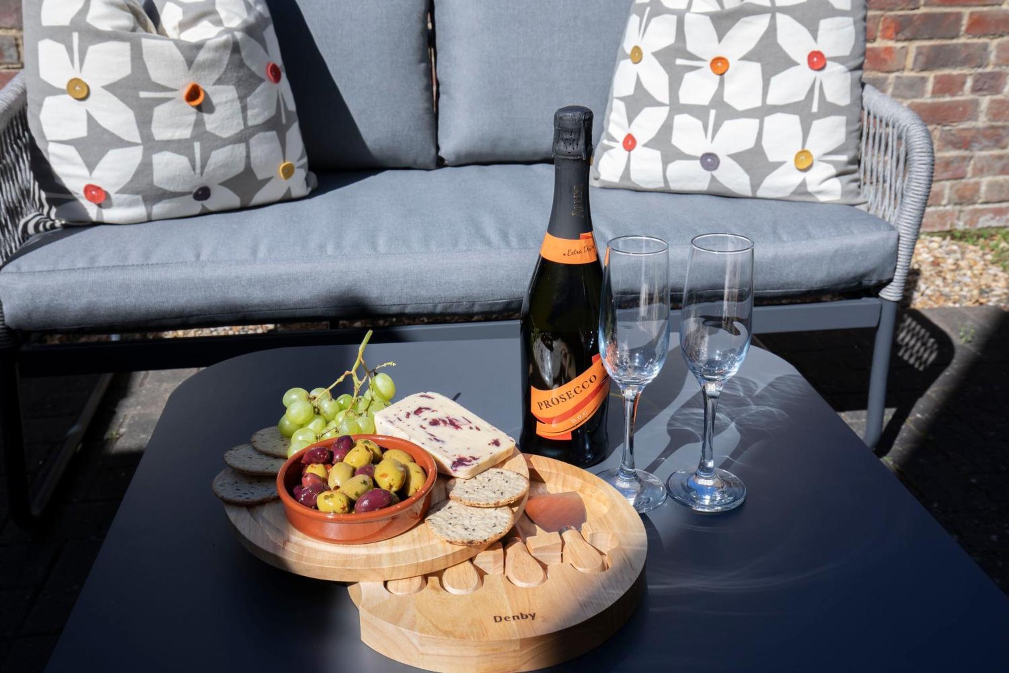 Elliot Oliver - 2 Bedroom Garden Apartment With Parking Cheltenham Esterno foto